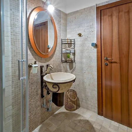 Manor House Est. 1890 كاستوريا