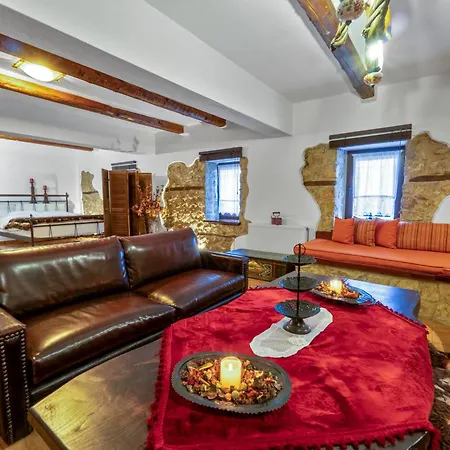 Manor House Est. 1890