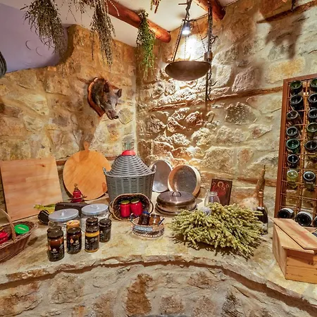 Manor House Est. 1890 *