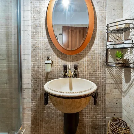 Manor House Est. 1890 *