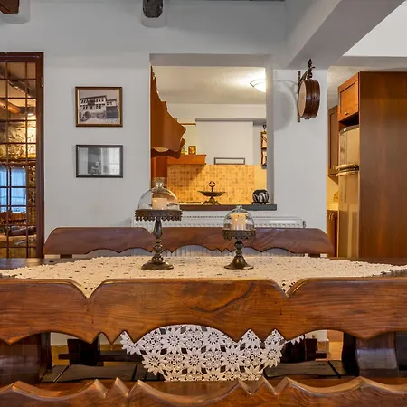 Manor House Est. 1890 *