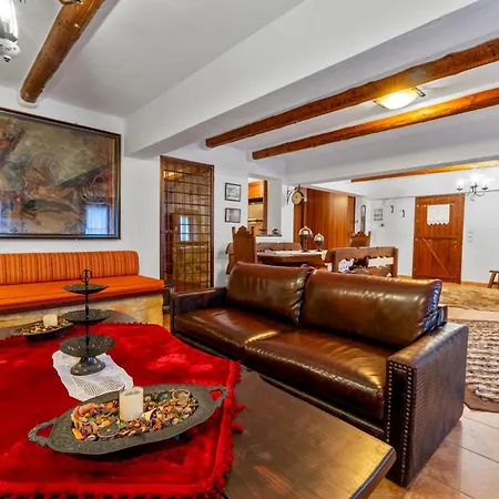 Manor House Est. 1890