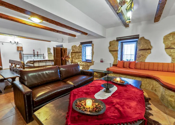 Manor House Est. 1890