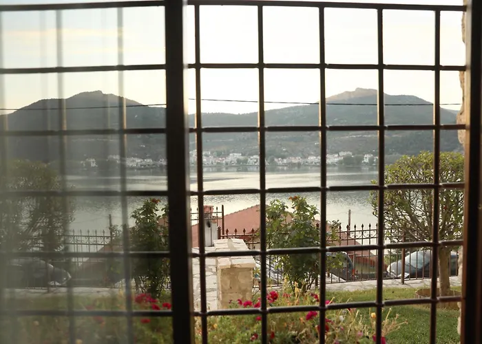 Manor House Est. 1890