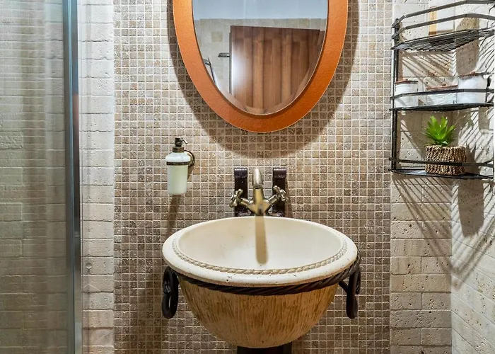 Manor House Est. 1890 *