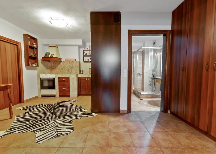 Manor House Est. 1890 Kastoria