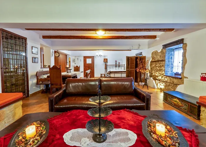 Manor House Est. 1890 Kastoria