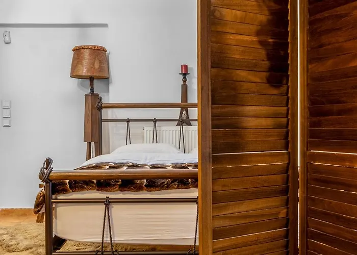 Manor House Est. 1890 * Kastoria