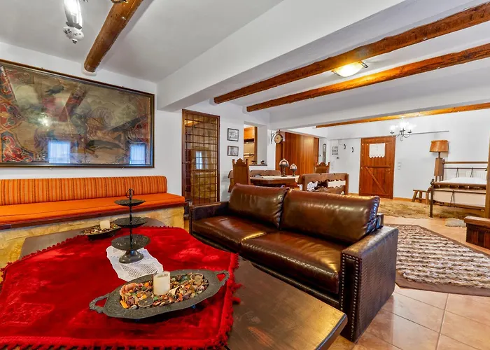 Manor House Est. 1890